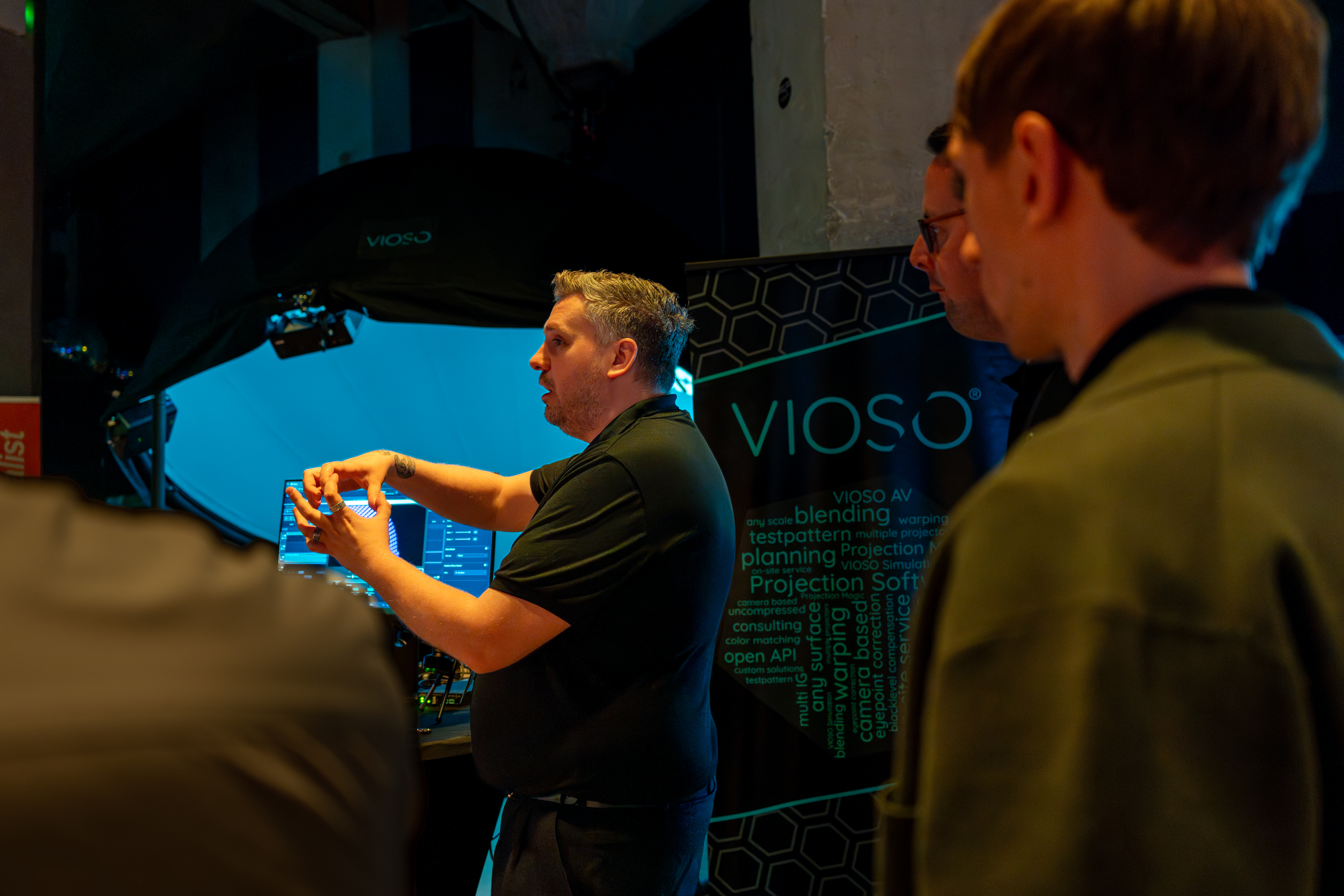 VIOSO Calbiration and EXAPLAY Media servers at the BenQ Open House